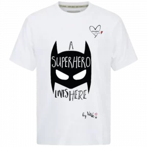 Camiseta A Superhero Lives Here